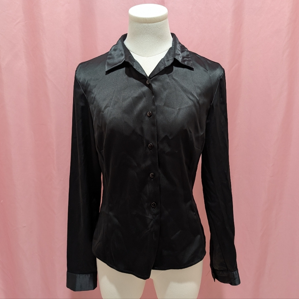 Ann Taylor Black Satin-like Button-Up Shirt (Size 6)